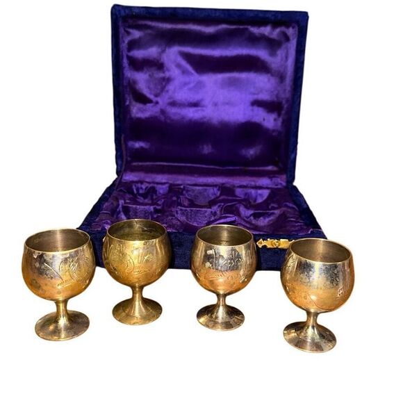 4 Kiddush Cups in Blue Velvet Case 2.5" each Jewish Judaica Shabbat Sabbath - Picture 1 of 11